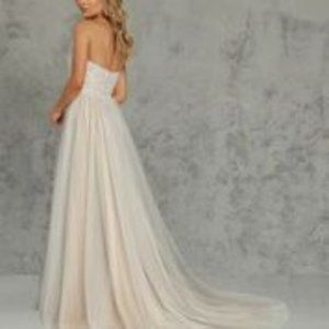 Ashley & Justin Bride 77093